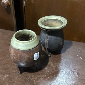 Lote siguiente: Dos Mates de Madera y Metal