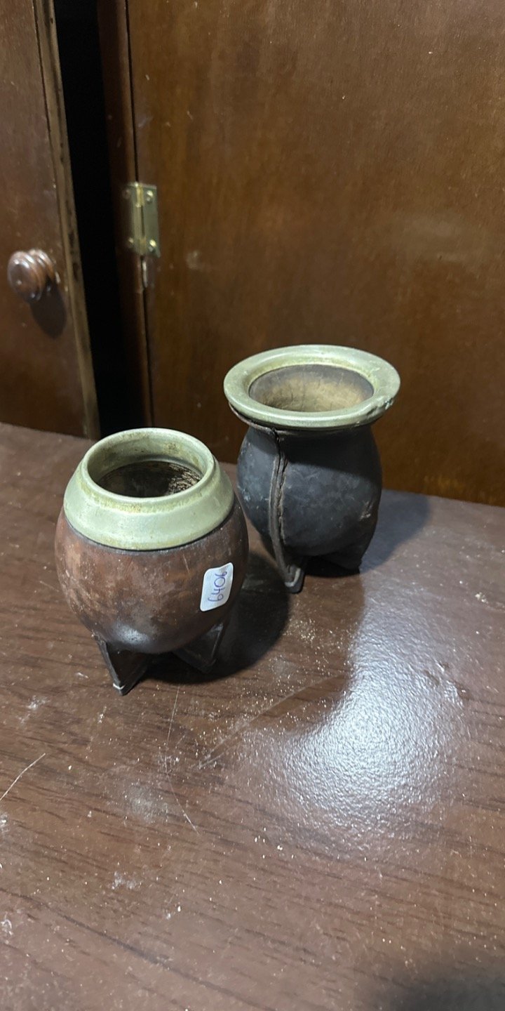 Dos Mates de Madera y Metal
