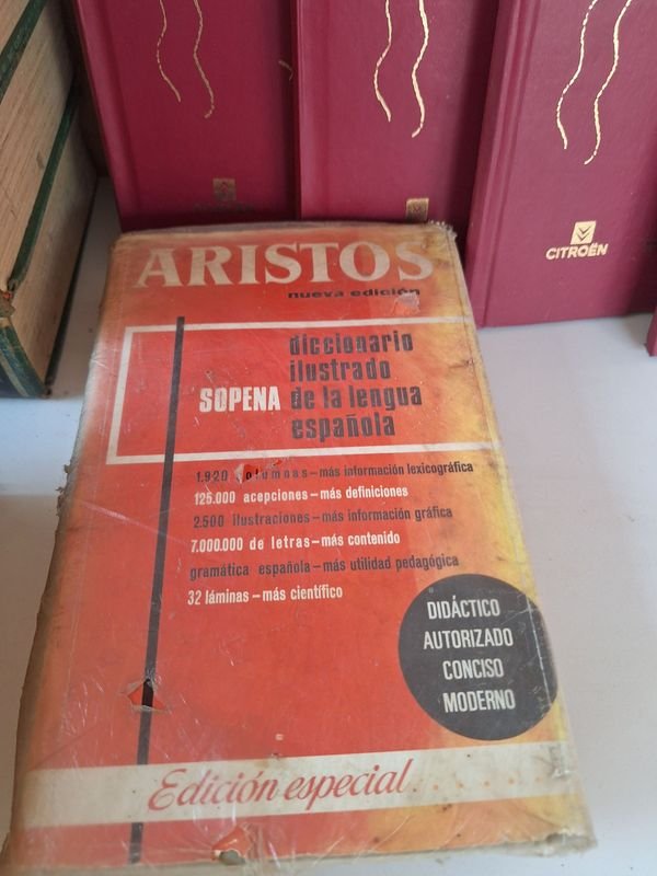 Colección de libros enciclopédicos y manuales - imagen 5