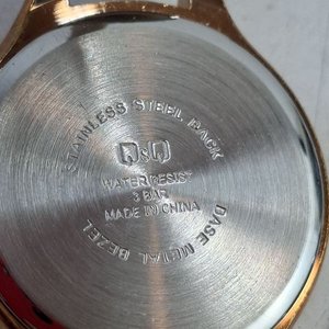 Lote de 2 Relojes de Pulsera: Q&Q Dorado con Cristales y Okusai Rosa - imagen 6