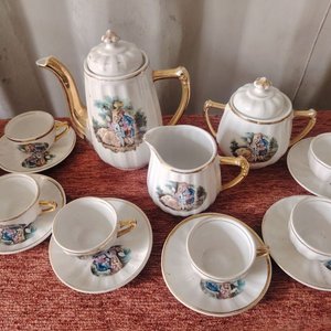 Juego de Café Vintage con Escenas Románticas y Bordes Dorados - imagen 7