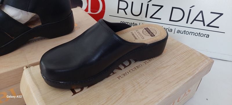 Calzado Talle 35 - Zapatos Negros de Alta Calidad - imagen 4