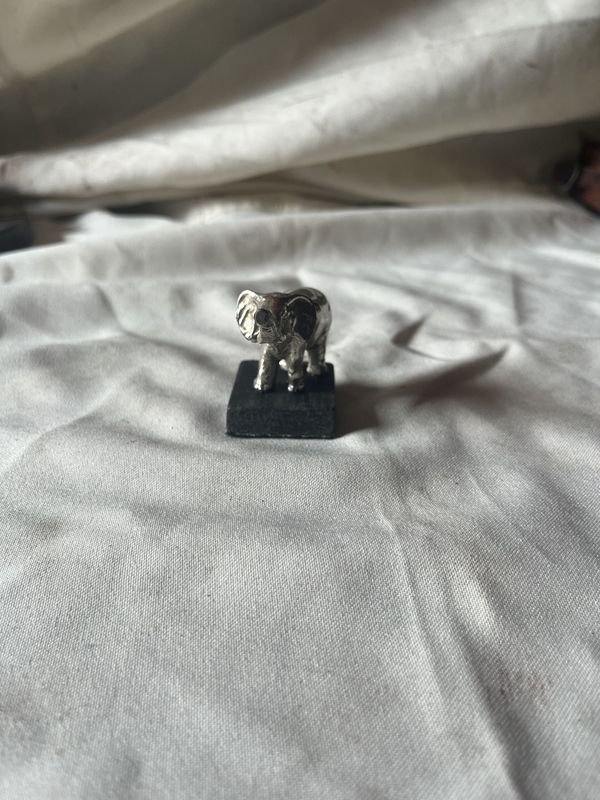 Figurita de elefante bañada en plata - imagen 2