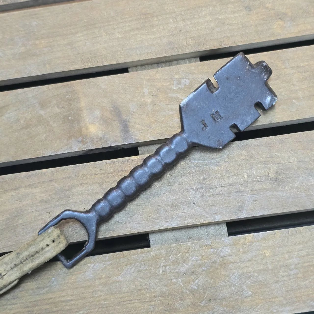 Llave para alambre en buen estado - imagen 3