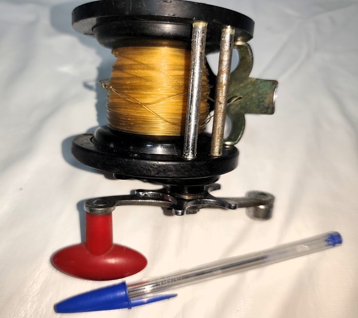 Reel Rotativo Pescador Modelo 220 Usado