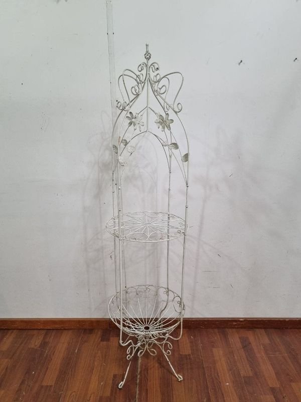 Elegante Estantería Auxiliar de Hierro Forjado Blanco con Decoración Floral