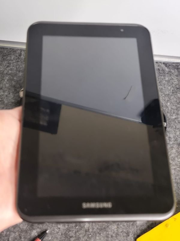 Tablet Samsung con Estuche y Cargador Original