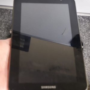 Tablet Samsung con Estuche y Cargador Original - imagen 1