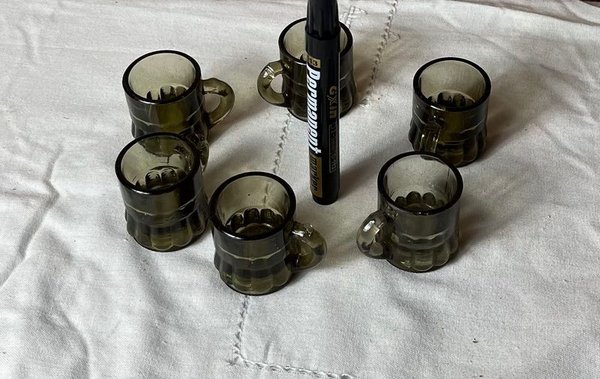 Set de 6 Jarritas de Vidrio Prensado Oscuro