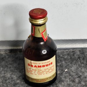 Botellita de Licor Drambuie Sellada con Contenido - imagen 5
