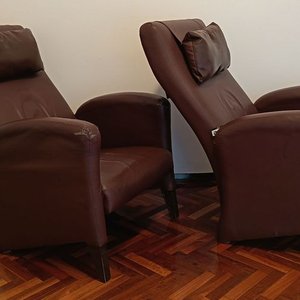Par de Butacas Tapizadas en Eco-cuero Marrón Oscuro - imagen 4