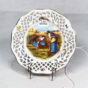 Lote siguiente: Plato Decorativo de Porcelana Bavaria con Escena Rural y Borde Calado