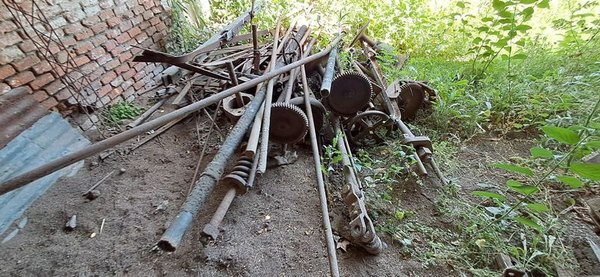 Lote de hierros y maderas de vagones de tren - imagen 6