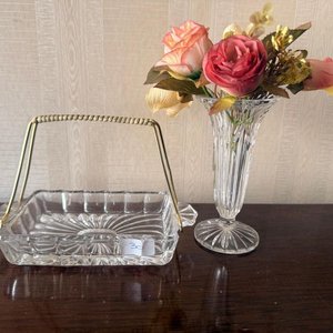 Canastita de Vidrio con Florero y Flores Artificiales - imagen 2