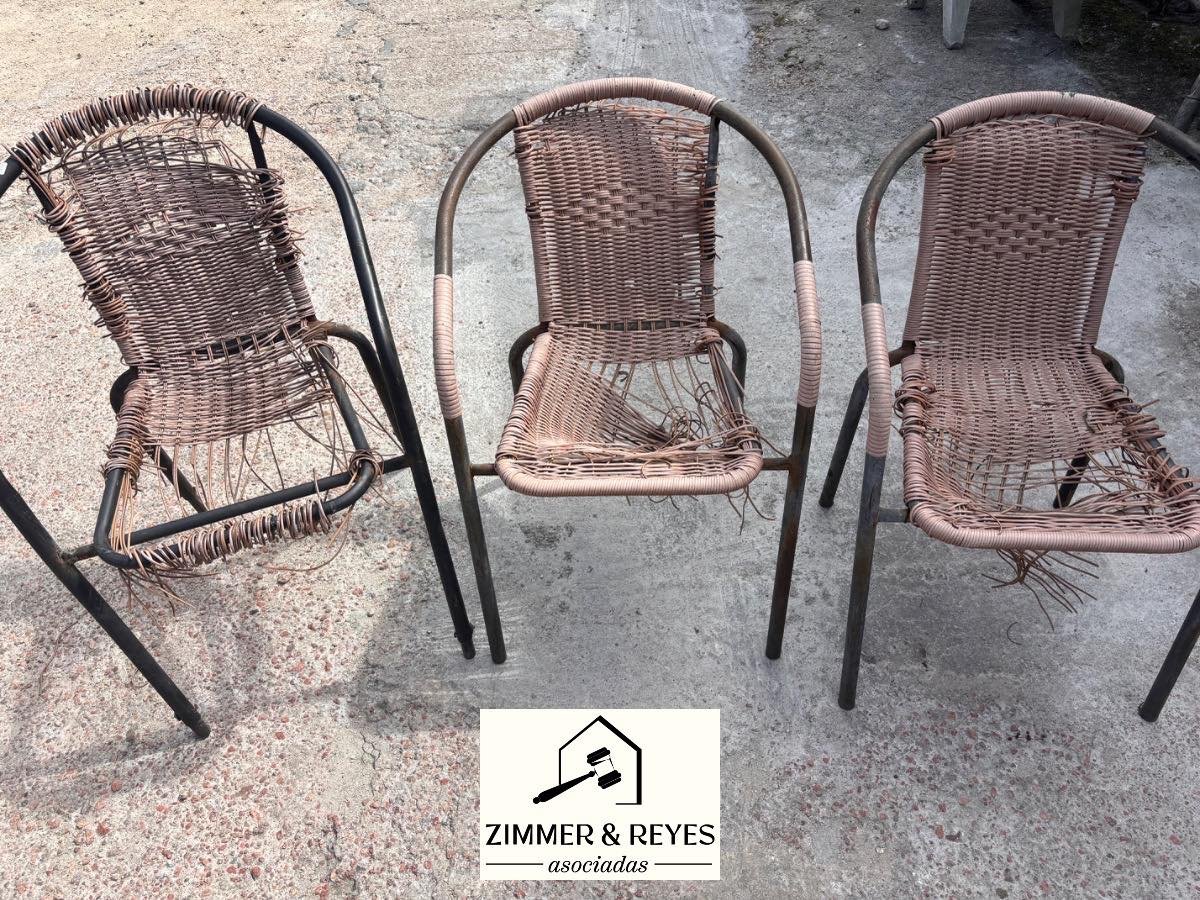 3 Sillas de Exterior para Restaurar