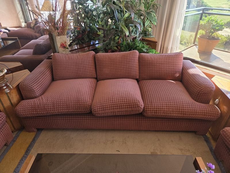 Lote siguiente: Sillón de excelente calidad y diseño elegante