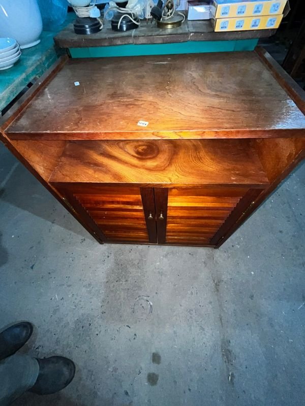 Mesa de TV de Madera Maciza con Puertas