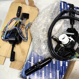Lote de Autopartes: Cerraduras Clio, Flotador L300, Llaves de Luces - imagen 5