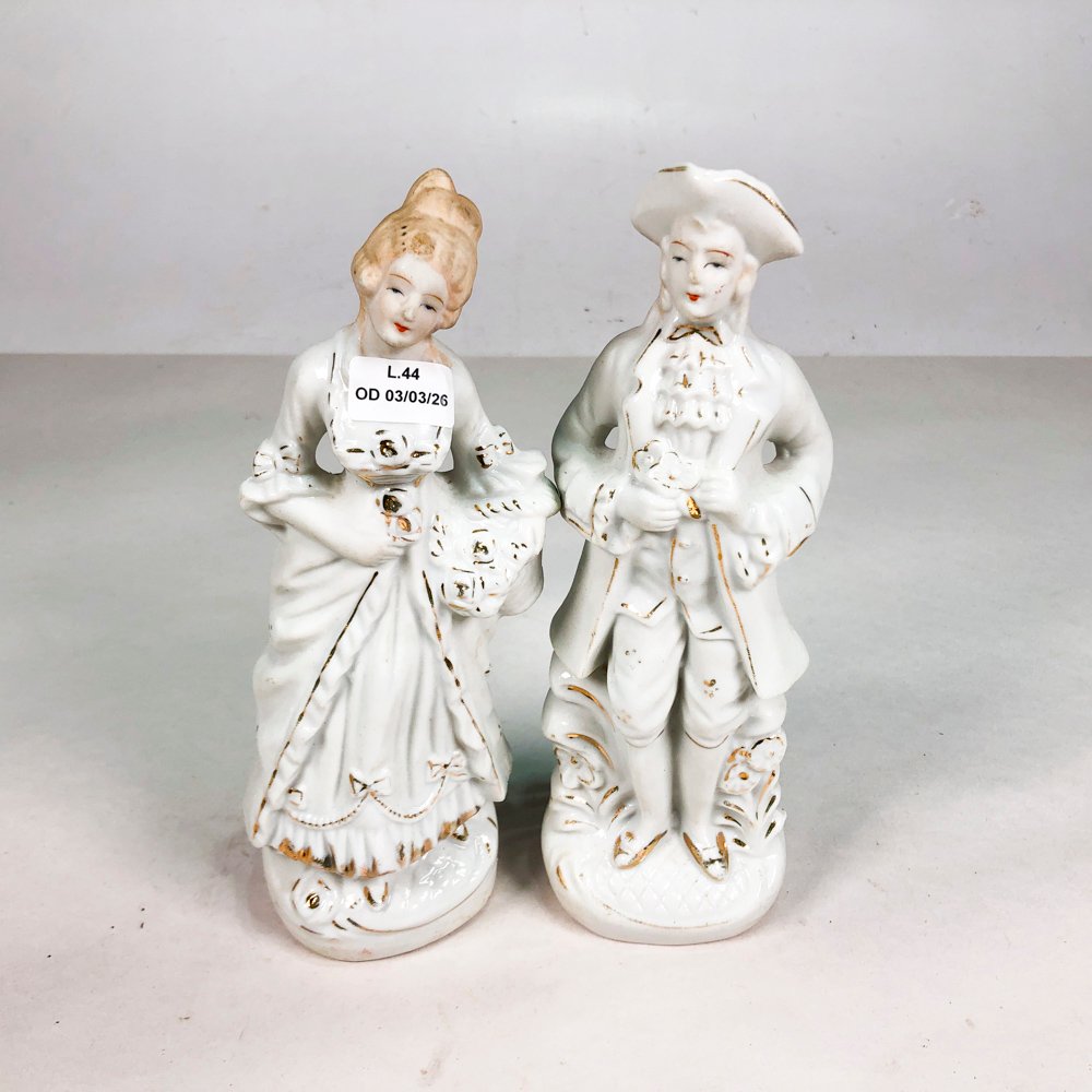Lote anterior: Figuras de porcelana de dama y caballero