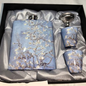 Lote anterior: Set de Petaca y Vasos con Diseño "Ramas de Almendro en Flor" de Van Gogh en Acero