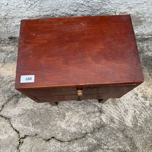 Mesa de Luz de Madera con Dos Cajones - imagen 2