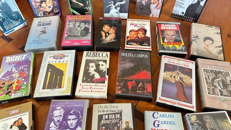 Colección de VHS, libros y revistas en buen estado - imagen 4