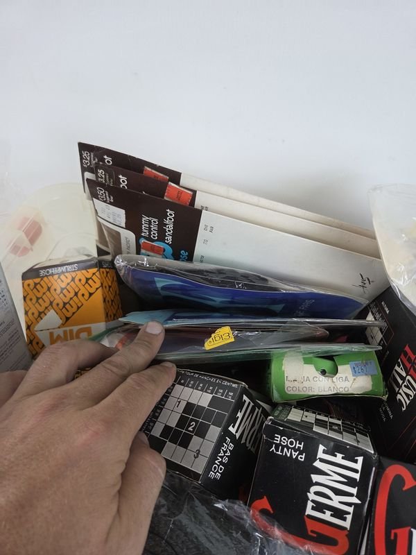 Caja repleta de medias nuevas para dama - imagen 6