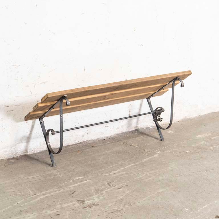 Lote siguiente: Ganchera de madera y hierro para muebles