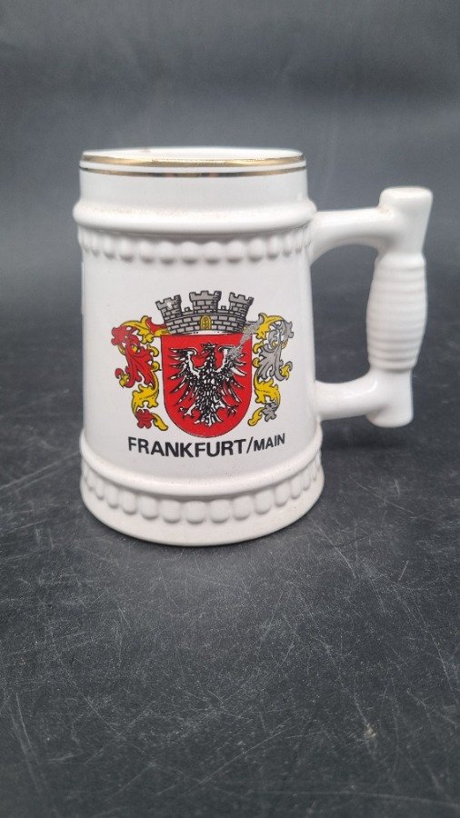 Jarra de Cerveza Alemana en Cerámica de Frankfurt/Main