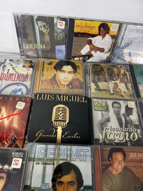 Colección de CDs de artistas reconocidos - imagen 7