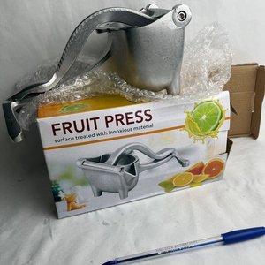 Lote siguiente: Exprimidor Manual de Aluminio para Cítricos