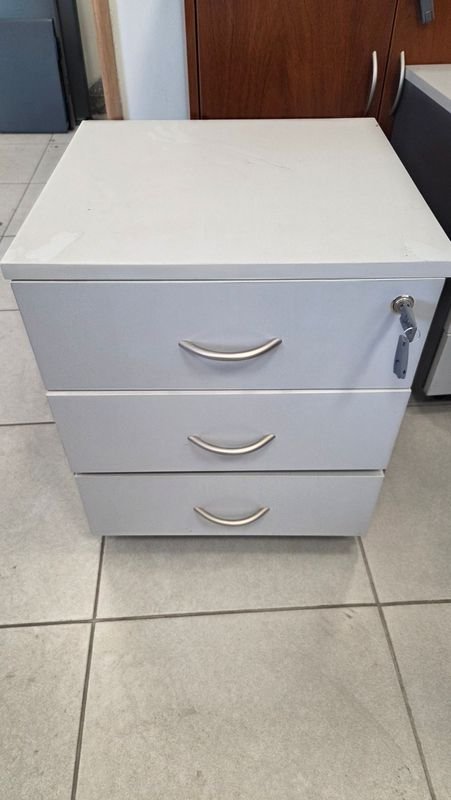 Cajonera Blanca de 3 Gavetas con Cerradura