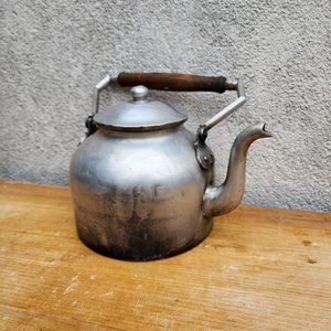 Pava Antigua de Aluminio con Tapa y Asa de Madera - imagen 1