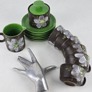Juego de Té Artesanal de Cerámica con Flores Blancas y Verdes - imagen 1