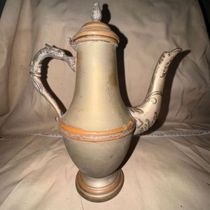 Lote anterior: Antigua Cafetera/Chocolatera Metálica Plateada con Detalles Zoomorfos