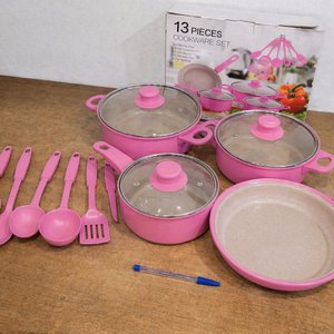Lote siguiente: Juego de Batería de Cocina Esmaltado Rosa 7 Piezas con Tapas de Vidrio y Utensilios