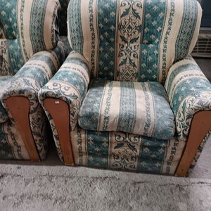 Juego de Living Antiguo: Sofá y Sillones Tapizados - imagen 4
