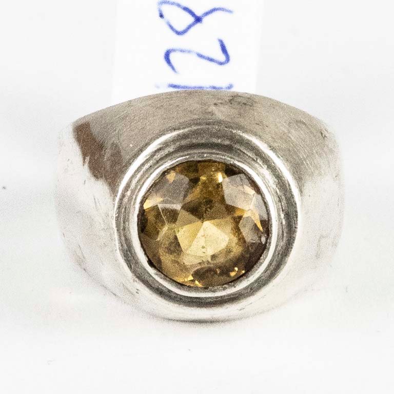 Lote siguiente: Anillo de plata con fantasía - Peso: 4,3gr - Medidas: 17mm