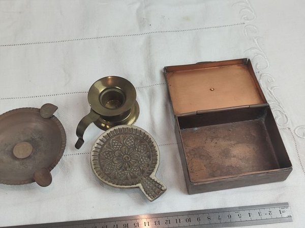 Colección de objetos metálicos - imagen 1