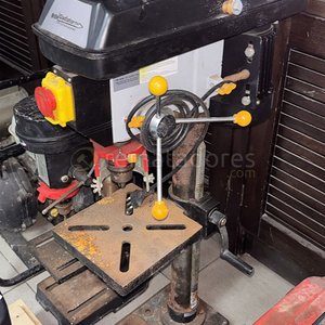 Lote siguiente: Taladro de Banco Industrial Negro