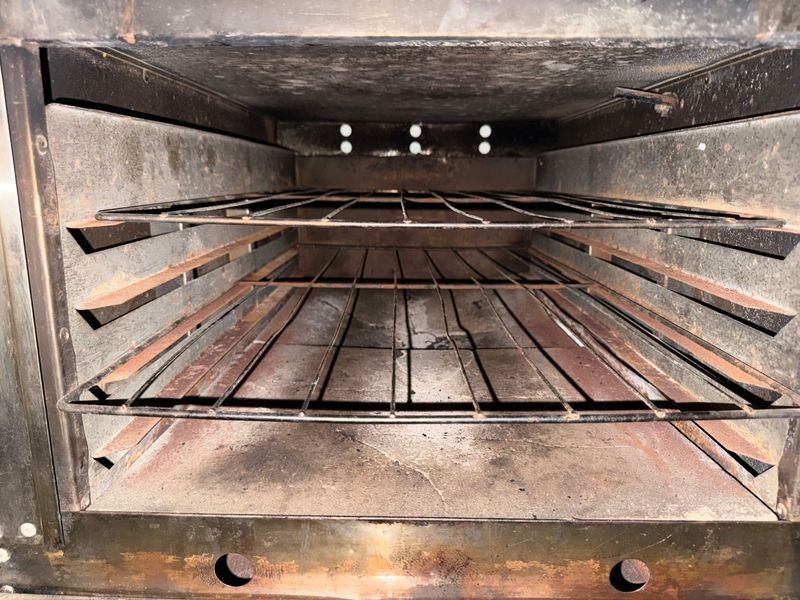 Horno pizzero a gas para 4 bandejas con Valvula especial de seguridad - imagen 4