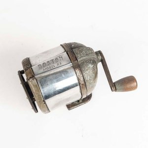 Sacapunta de sobre mesa de metal marca BOSTON  - imagen 2