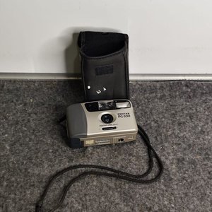 Lote siguiente: Cámara Fotográfica Pentax PC-330 con Estuche