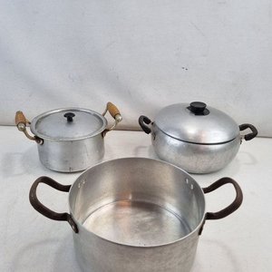 Lote siguiente: Conjunto de 3 Ollas de Aluminio Alfrisa con Tapa