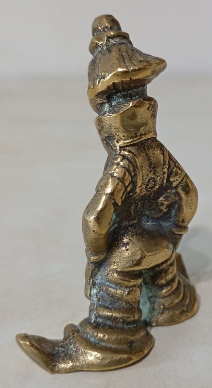 Figura de Bronce con Corona - imagen 4