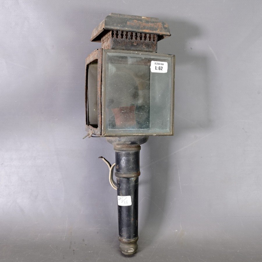 Lote siguiente: Farol de carruaje en chapa electrificado