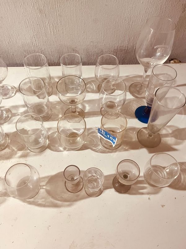 Colección de 24 Copas de Varios Tipos - imagen 3
