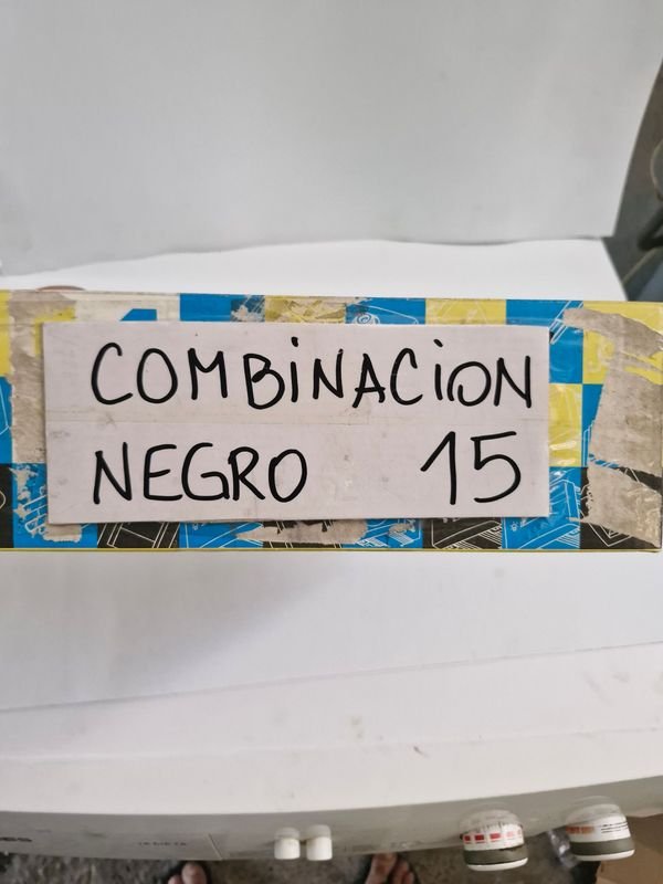 Componentes de plástico negro en buen estado - imagen 4