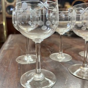 Juego de 6 Copas Antiguas de Cristal Tallado con Motivos Florales y Geométricos - imagen 3