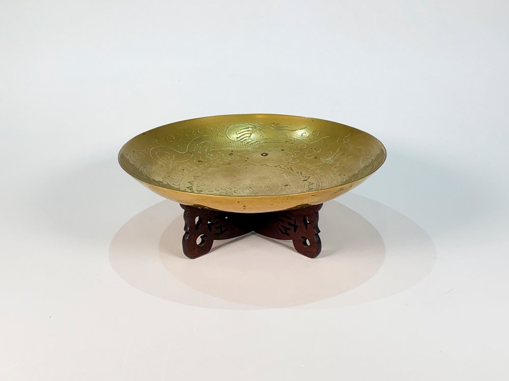 Centro de Bronce con Decoración Oriental y Base de Madera